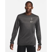 Tottenham Hotspur Legend Mens Nike Soccer Long-Sleeve T-Shirt FN2663-032